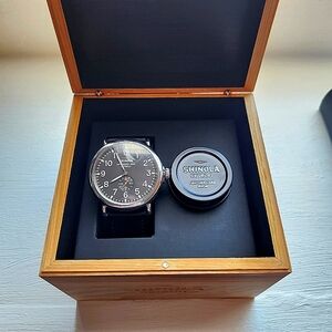 Shinola Runwell - Argonite 1069 47mm watch. The face color is "Cool Gray."